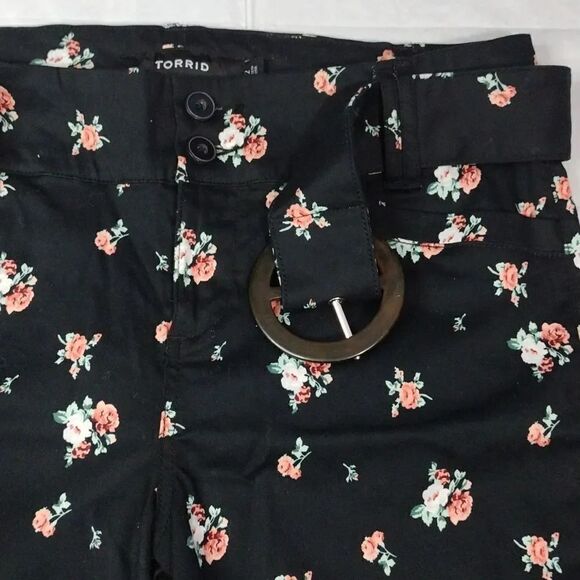 Torrid Black Pink Floral Mid Rise Stretch Sateen Belted Shorts Size 12 - Picture 11 of 15